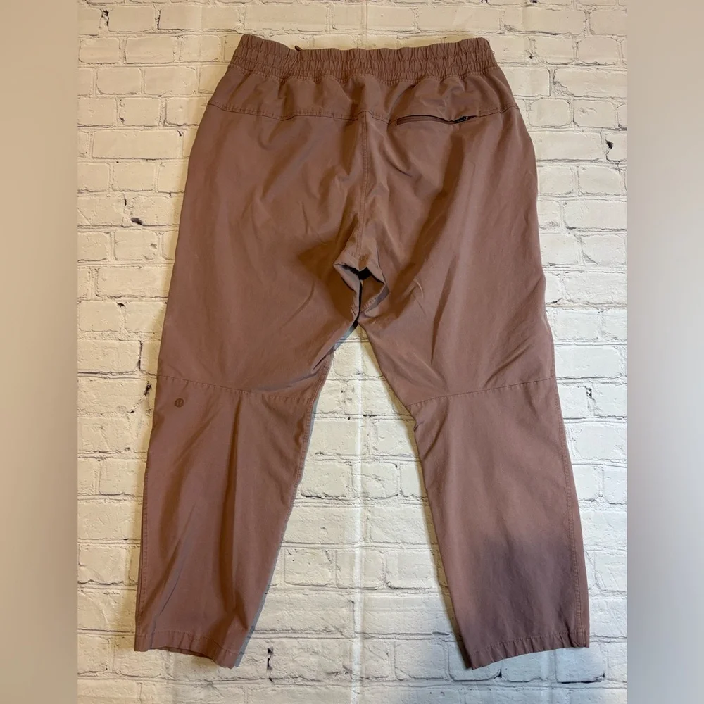 Lululemon ABC Cropped Pull-On Pant in Earth Color Clay